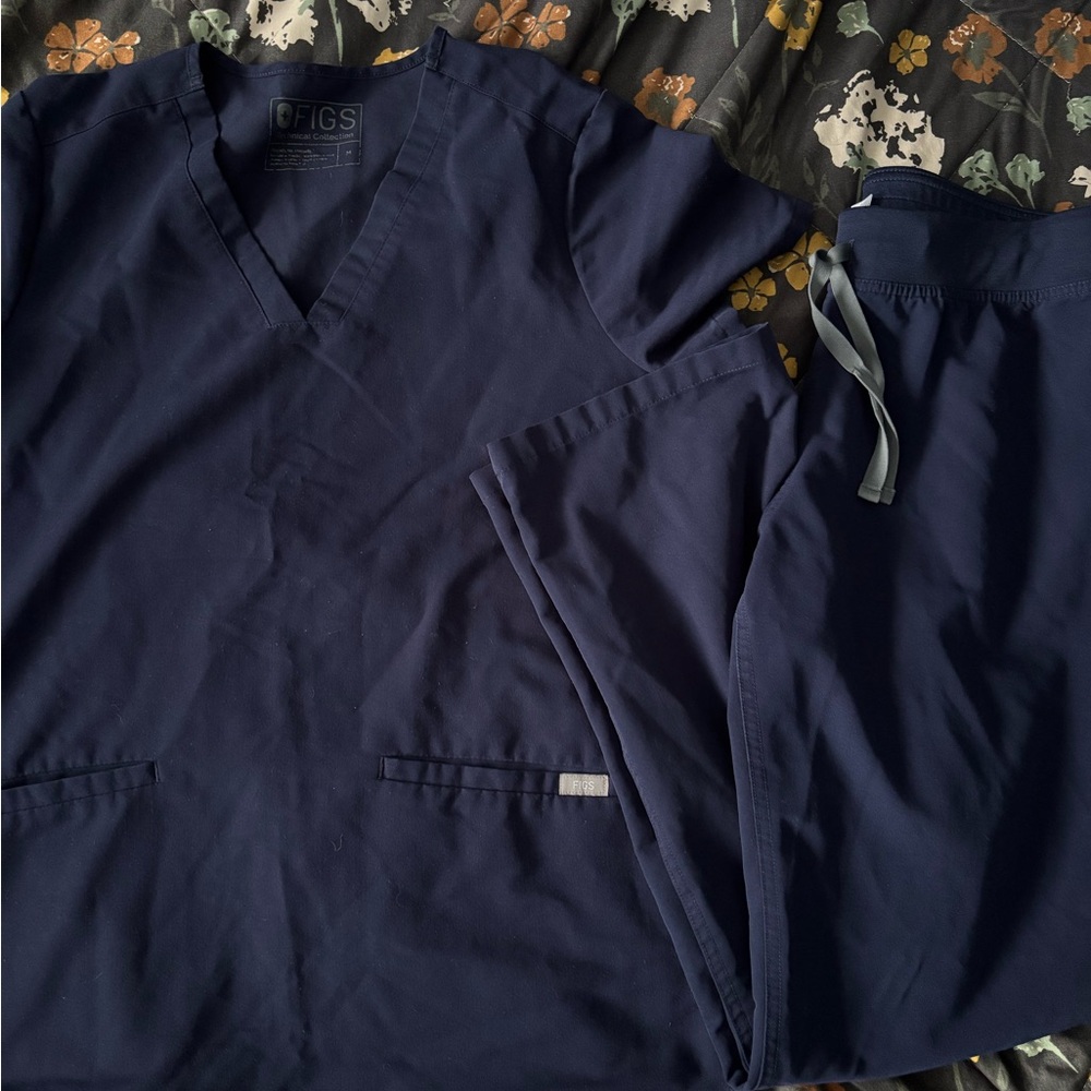 Figs Navy V-Neck Scrub Top and Drawstring Pants